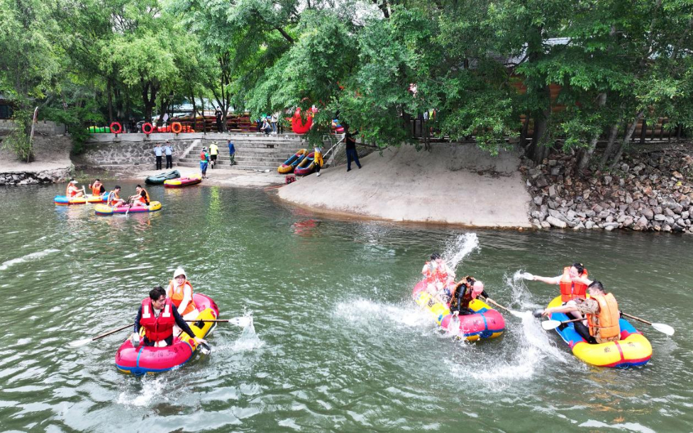 内蒙古扎兰屯：夏日漂流 悦享多彩生活