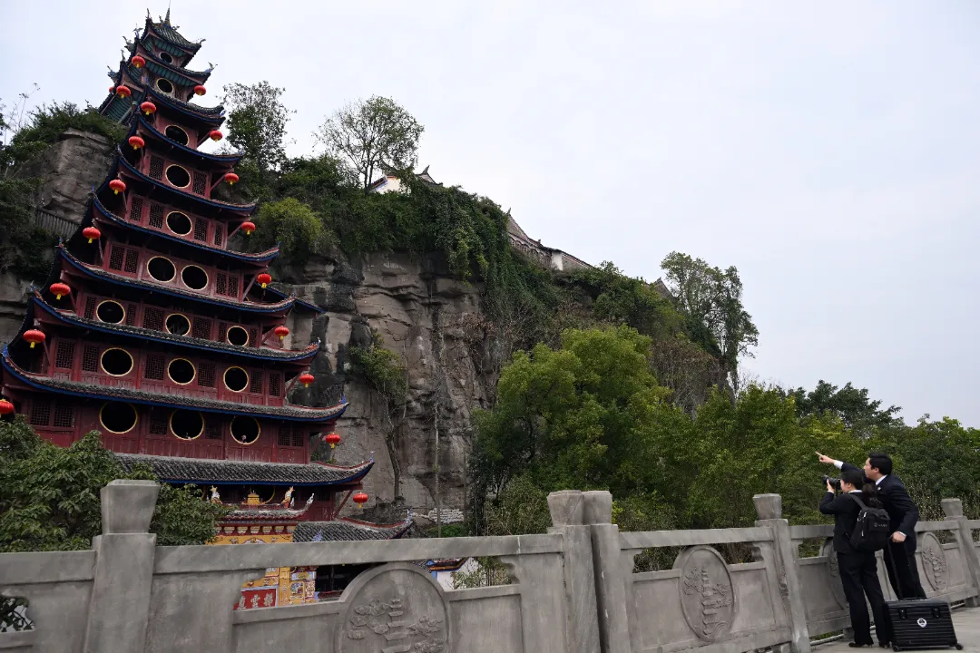 巴渝检影丨守护“江中盆景”（组图）