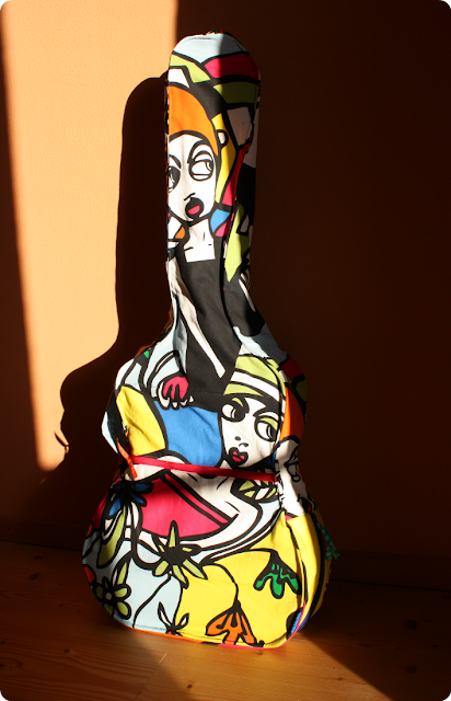 bunte Gitarrentasche, selbstgenäht