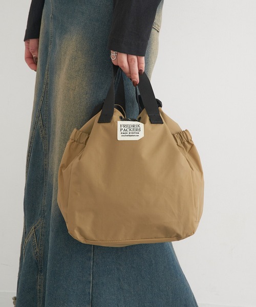 FREDRIK PACKERS（フレドリックパッカーズ）の「26SS別注新色展開！【FREDRIK PACKERS】BLOOM SHOULDER NYLON 2WAYトート ショルダーバッグ フレドリックパッカーズ（ショルダーバッグ・レディース・ブラック/ベージュ/グレー/レオパード/パープル/グリーン/ネイビー/グリーン系2/ブラック系その他2/ブラック系その他3/ブラウン/その他2・FREE）」の6枚目の写真