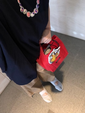 「ENFOLD（エンフォルド）のアイテム（Tシャツ/カットソー）」を使った、VELLAMO HIRVELAさん（レディース・153cm）の夏コーディネート