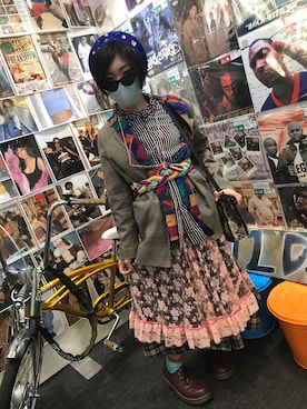 「VINTAGE（ヴィンテージ）のアイテム（ハンチング/ベレー帽、ブルー系）」を使った、コン・ウカエデさん（レディース・156cm）の冬コーディネート