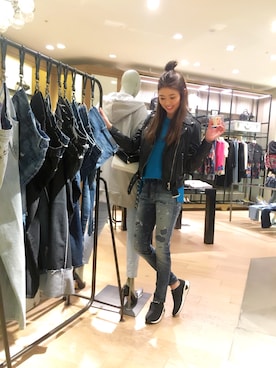 「DIESEL（ディーゼル）の00S8SK069CC（デニムパンツ、ブルー系）」を使った、ami1205さん（レディース・165cm）の冬コーディネート