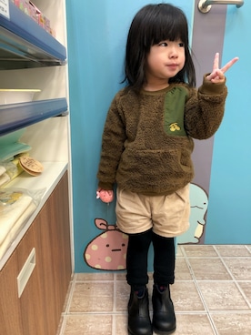 「F.O.KIDS（エフオーキッズ）のボアトレーナー（スウェット、ブラウン系）」を使った、Nanaさん（キッズ・100cm）の冬コーディネート