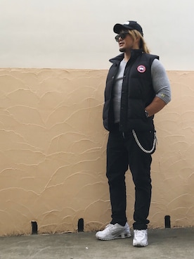 「アイテム（ダウンベスト）」を使った、棚橋弘至さん（メンズ・181cm・40代）の春コーディネート