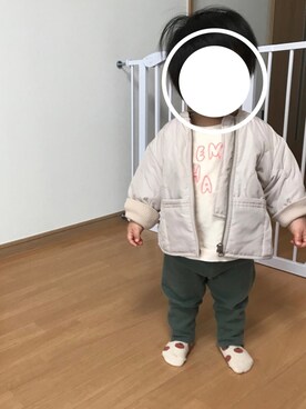 「ZARA（ザラ）のアイテム（スウェット、ベージュ系）」を使った、O次郎さん（キッズ・90cm）の冬コーディネート