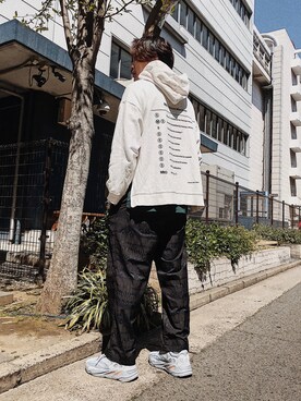 「MM6 Maison Margiela（ｴﾑｴﾑｼｯｸｽ ﾒｿﾞﾝ ﾏﾙｼﾞｪﾗ）のアイテム（パーカー、ホワイト系）」を使った、Guaさん（メンズ・177cm）の春コーディネート