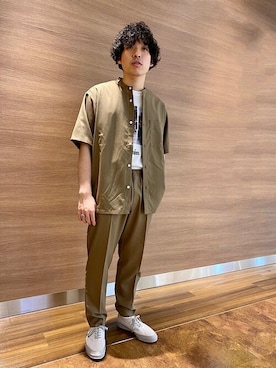 「SHIPS（シップス）のアイテム（スラックス）」を使った、古田さん（メンズ・173cm）の夏コーディネート