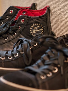 「Lewis Leathers（ルイスレザー）のアイテム（スニーカー、ブラック系）」を使った、えびやまさん（メンズ・165cm）の冬コーディネート