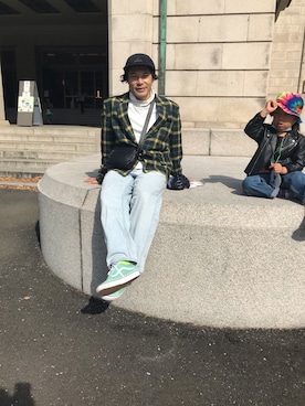 「BOTTEGA VENETA（ボッテガヴェネタ）のアイテム（カードケース）」を使った、マーチンさん（メンズ・172cm）の秋コーディネート