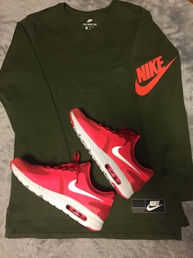 「NIKE SPORTSWEAR（ナイキスポーツウェアー）のアイテム（トップス）」を使った、みやざき すぐるさん（メンズ・182cm）の春コーディネート