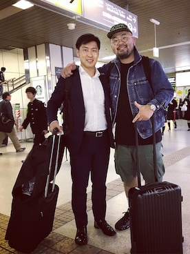 「アイテム（スーツケース/キャリーバッグ）」を使った、平地大樹 aka ひらっちさん（メンズ・176cm）の夏コーディネート