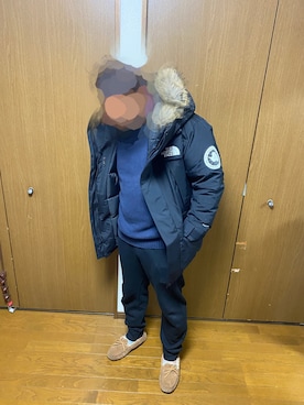 「UGG（アグ）のアイテム（モカシン/デッキシューズ）」を使った、ruiere2008さん（メンズ・173cm）の冬コーディネート