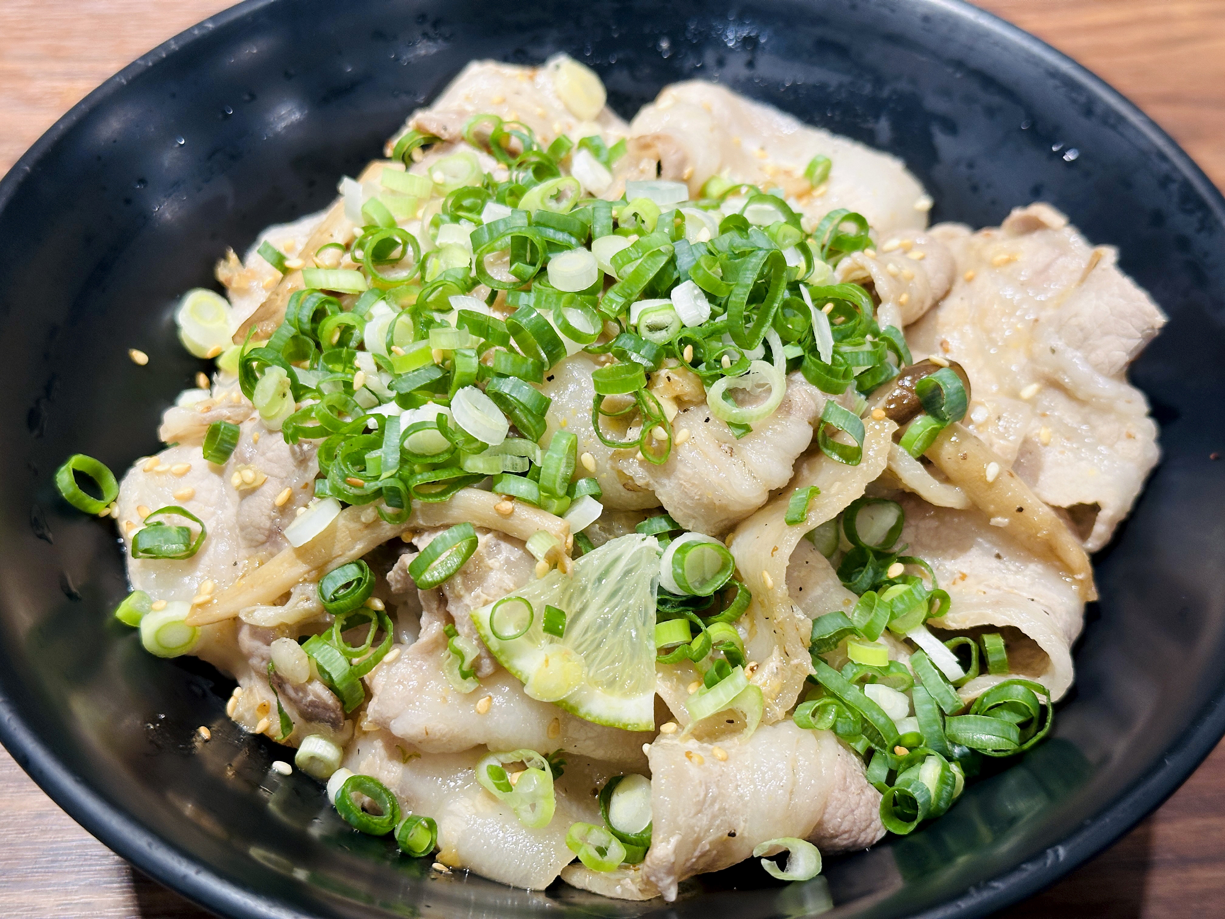 【佐藤精肉豚丼專門 八德店】忠孝新生站美食推薦｜台北平價豚丼必吃