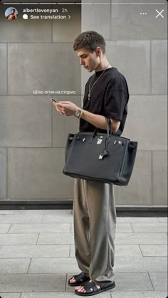 Male Hand Bag, Birkin Mens, Old Money Bag For Men, Shoulder Bag Streetwear, Birkin For Men, Mens Birkin, Hermes Men Outfit, Men Luxury Bag, Male Purse