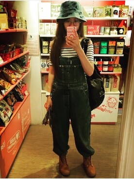 「Levi's（リーバイス）のアイテム（サロペット/オーバーオール、ブルー系）」を使った、mirrorさん（レディース・165cm）の秋コーディネート