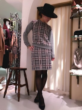 「DRWCYS（ドロシーズ）のカラースウェードパンプス（パンプス、ブルー系）」を使った、HIKARUさん（レディース・160cm）の秋コーディネート