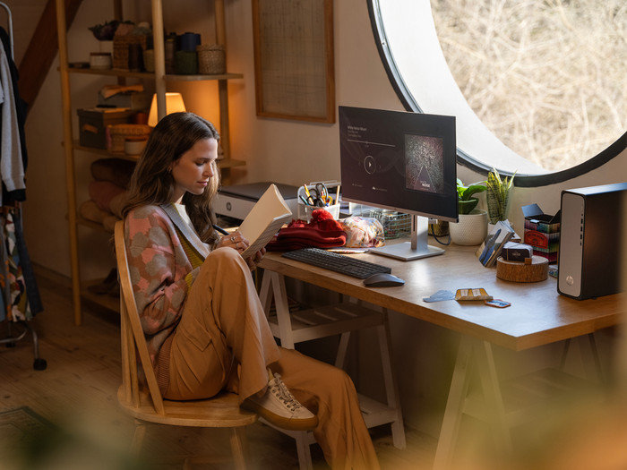 HP OmniDesk Slim S03-0955nd product in use
