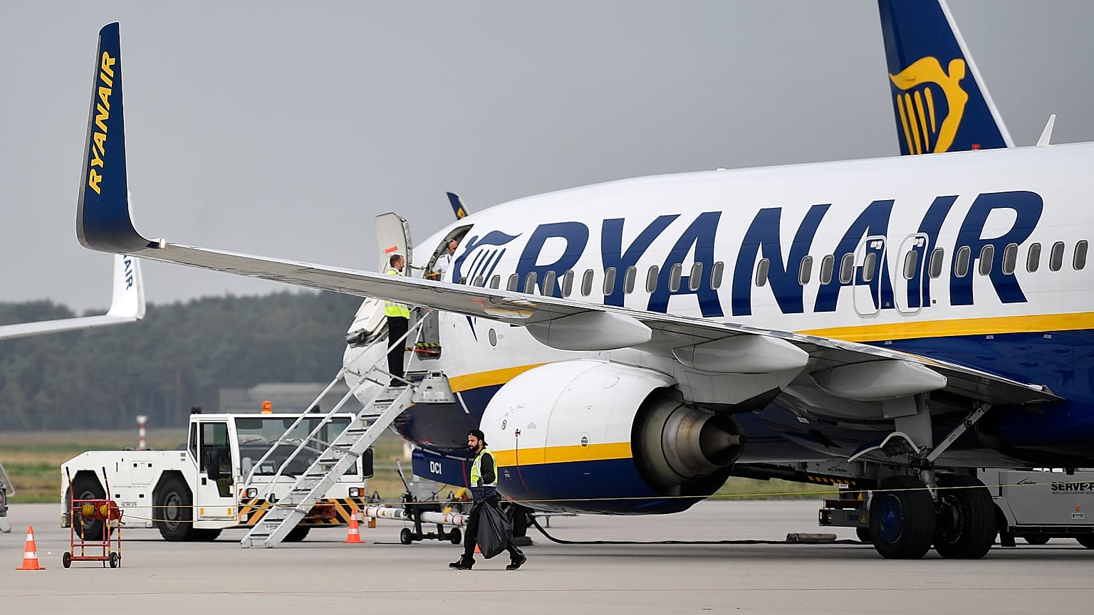 ARQUIVO. Um avião da Ryanair estaciona no aeroporto de Weeze, na Alemanha, em setembro de 2018