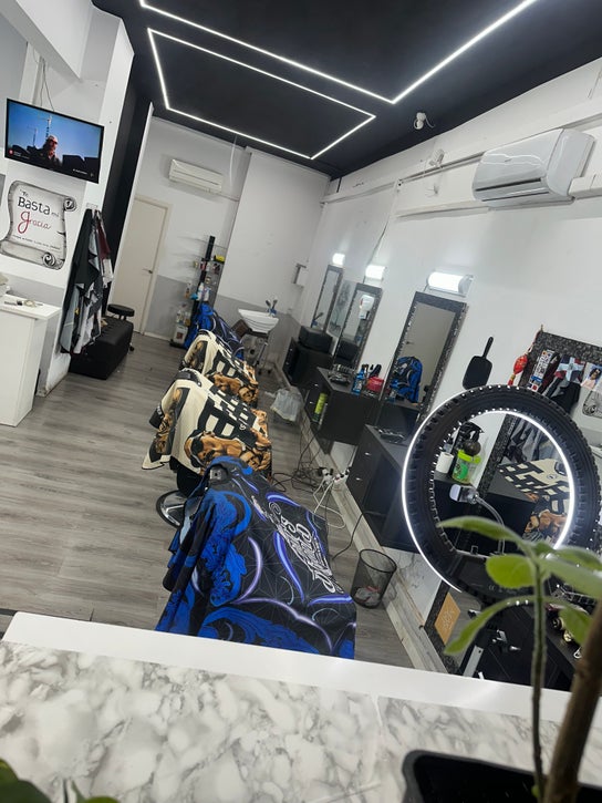 Barber image for Elegance Barbershop