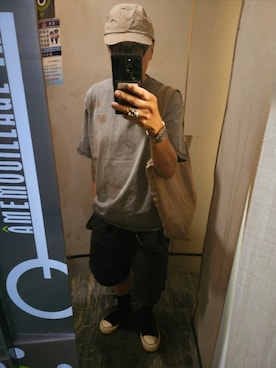 「アイテム（スニーカー）」を使った、黃島讀さん（メンズ・176cm・90代）の夏コーディネート