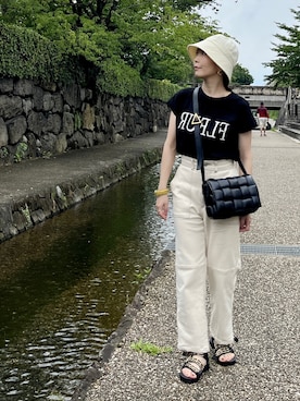 「GeeRA（ジーラ）の2023 SS フレンチスリーブプリントロゴＴシャツ（Tシャツ/カットソー、ブラック系）」を使った、jemilemoさん（レディース・153cm）の夏コーディネート