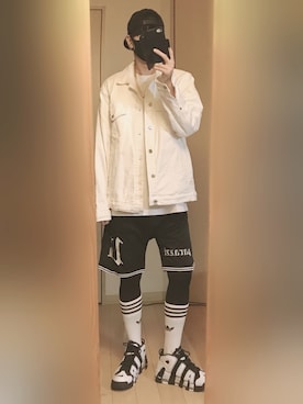 「Champion（チャンピオン）のアイテム（Tシャツ/カットソー、ホワイト系）」を使った、TENYU☻さん（メンズ・175cm）の冬コーディネート