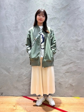 「LACOSTE（ラコステ）の2WAY デタッチャブルスリーブボンバージャケット / ボリュームスリーブMAー1ブルゾン（MA-1、グリーン系）」を使った、momoさん（レディース・166cm）の春コーディネート