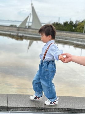 「SHEINのアイテム（デニムパンツ、ブルー系）」を使った、いちまるさん（キッズ・100cm）の春コーディネート