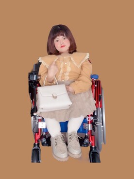「CHARLES & KEITH（チャールズ & キース）のアイテム（ハンドバッグ、ホワイト系）」を使った、ふぃのぞ໒꒱さん（レディース・120cm）の秋コーディネート