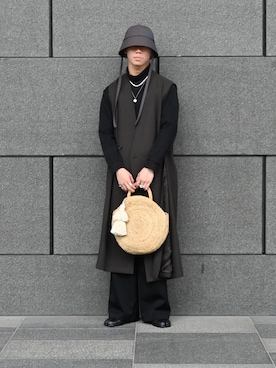 「Y's（ワイズ）のアイテム（スラックス）」を使った、プレハブ式簡易多々良製鉄所さん（メンズ・175cm）の春コーディネート