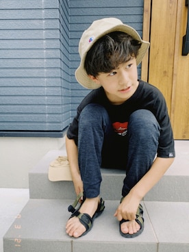 「Champion（チャンピオン）の【Champion(チャンピオン）】バケットハット(KIDS)（ハット、ベージュ系）」を使った、おまき🦔🍂さん（レディース）の夏コーディネート