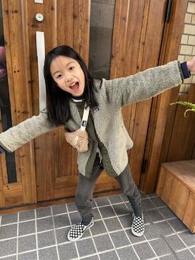 「アイテム（スリッポン）」を使った、miperoさん（キッズ・128cm）の冬コーディネート