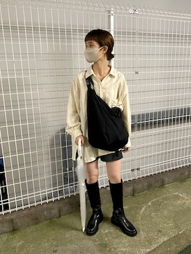 「Kastane（カスタネ）のストライプジャガードシャツ（シャツ/ブラウス、ホワイト系）」を使った、okazaki risaさん（レディース・157cm）の秋コーディネート
