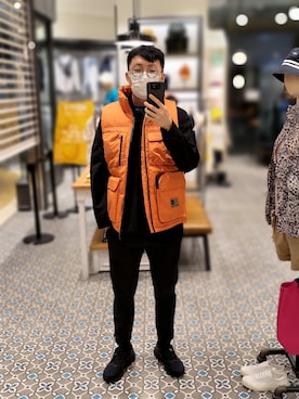 「karrimor（カリマー）のアイテム（ベスト、オレンジ系）」を使った、Dasabala Limさん（メンズ・185cm）の春コーディネート