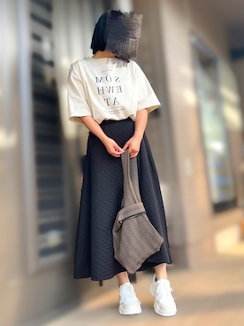 「しまむら（シマムラ）のアイテム（Tシャツ/カットソー、ホワイト系）」を使った、𝕞𝕚𝕚𝕚𝕚.𝟛𝟙𝟜 さん（レディース・162cm）の春コーディネート