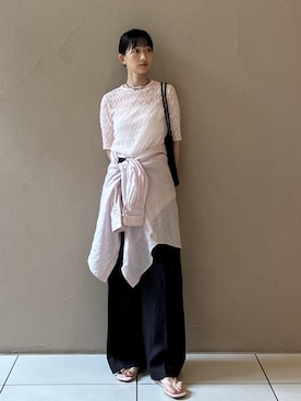 「SALON adam et rope'（サロン アダム エ ロペ）のリネンツイルタックパンツ（スラックス、ブラック系）」を使った、fukaさん（レディース・165cm）の春コーディネート