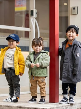 「アイテム（チノパンツ）」を使った、kladskap　クレードスコープさん（キッズ・108cm）の秋コーディネート