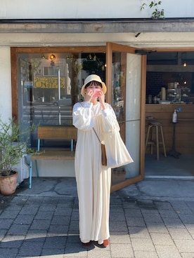 「Kastane（カスタネ）の【サイズ展開あり】カットギャザーキャミワンピース（ワンピース、ホワイト系）」を使った、こもれびさん（レディース・154cm）の秋コーディネート