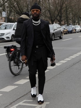 「Berluti（ベルルッティ）のアイテム（スニーカー、ホワイト系）」を使った、Brian Ingramさん（メンズ・173cm）の夏コーディネート
