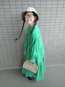 「こども ビームス（コドモビームス）のSun Jellies / レトロバスケット S（トートバッグ）」を使った、kikkiさん（キッズ・130cm）の春コーディネート