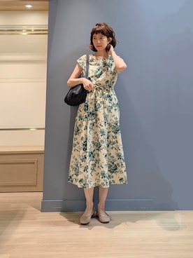 「LAURA ASHLEY（ローラアシュレイ）の【牛革レザー／ショルダー長さ調節可】ワンハンドルバッグ（ショルダーバッグ、ブルー系）」を使った、michiさん（レディース・160cm）の春コーディネート
