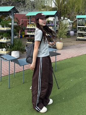 「CONVERSE（コンバース）のアイテム（スニーカー）」を使った、ひいなさん（レディース・165cm）の春コーディネート