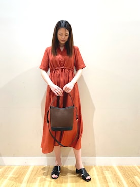 「ITEMS URBANRESEARCH（アイテムズ アーバンリサーチ）のアイテム（ワンピース/ドレス）」を使った、ナカゾノさん（レディース・170cm）の春コーディネート