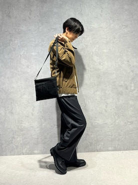 「ITTI（イッチ）のアイテム（ショルダーバッグ）」を使った、daisukeさん（メンズ・169cm）の秋コーディネート