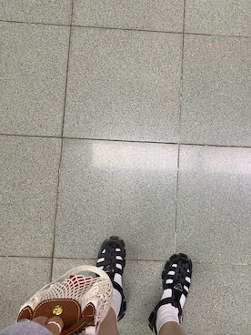 「PRADA（プラダ）のアイテム（サンダル、ブラック系）」を使った、BuyingYounさん（レディース・160cm）の夏コーディネート