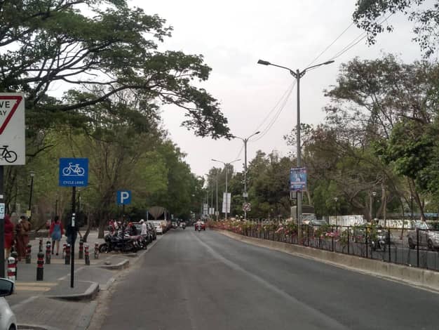 parking in locality in Aundh