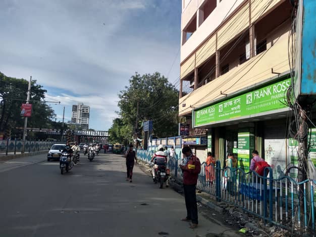 commercial buildings in Golf Green