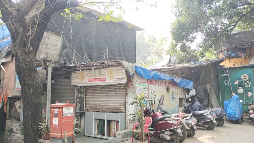 retail outlets in Irla Bridge