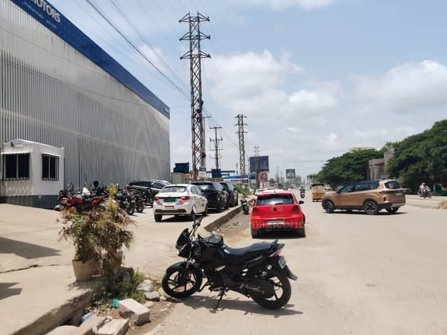 parking in locality in Osman Nagar